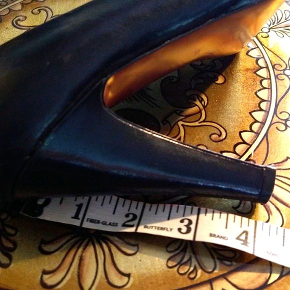 Marc Fisher pumps, size 8, color black - Picture 6 of 6
